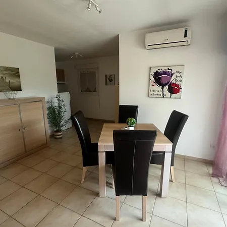 Dans Avec Piscines * Santa-Maria-Poggio (Corsica)