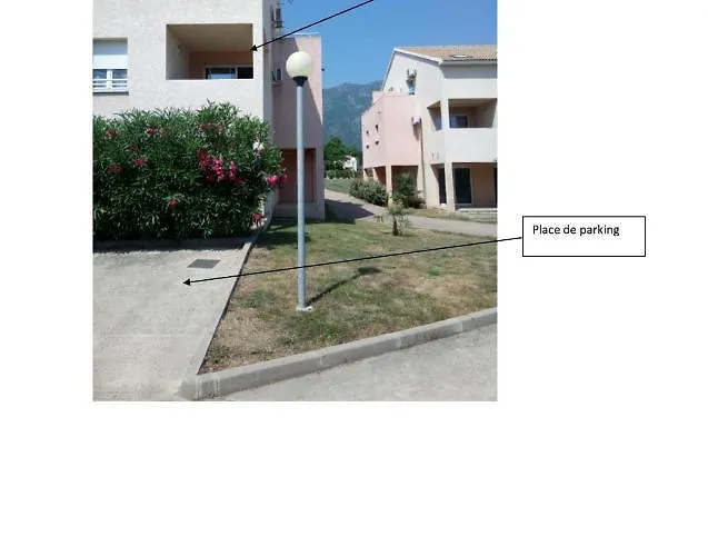 Dans Avec Piscines Apartment *
