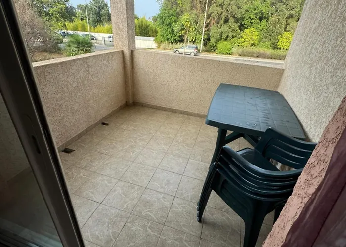 Dans Avec Piscines 公寓